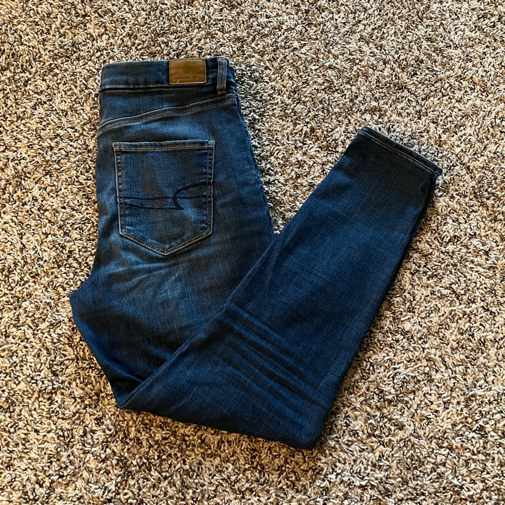 American Eagle High Waisted Medium Wash Jeans